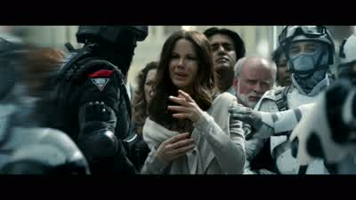 - What's she doing here? - Total Recall