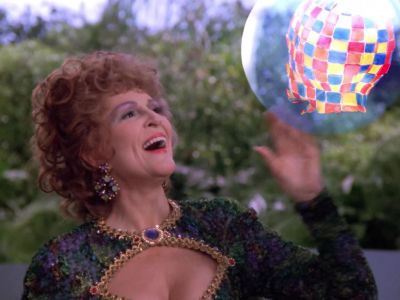 - What's that?
- A wind dancer! - Star Trek: The Next Generation