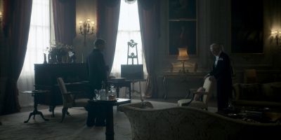 - What's that?
- An armchair, sir. - The Crown
