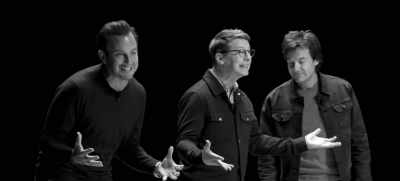 - What's that?
- [crowd cheering] - SmartLess: On the Road