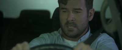 - What's that?
- Debris is falling from the sky. - The Twisters