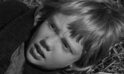- What's that?
- It's Polish. It means "get up". - Tiger Bay