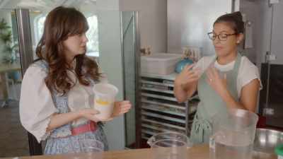 What's the difference
between, like, a sourdough
and a non-sourdough bread? - What Am I Eating? With Zooey Deschanel