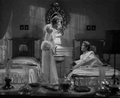 -What's the matter?
-Pepi's in my room! - Hellzapoppin'
