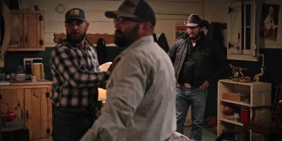 What's the rule about fighting, Lloyd? - Yellowstone