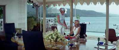 - What's the trouble?
- I can't explain it. - In Like Flint