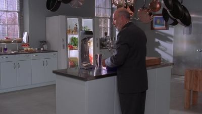 What's this thing A mini elevator - "The Wonderful World of Disney" Home Alone 4: Taking Back the House