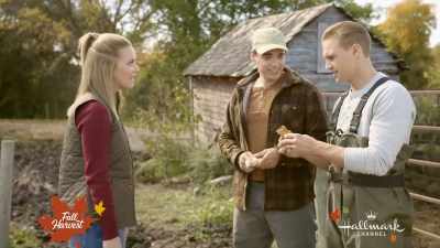 -What's this?
-Henry's hobby. - Heart of Down Under