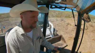 WHAT'S THIS RIGHT HERE, - Dino Hunters