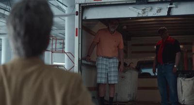 - What's up? - Hi, Marty. - The Shrink Next Door