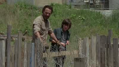 What's up with Violet? - The Walking Dead