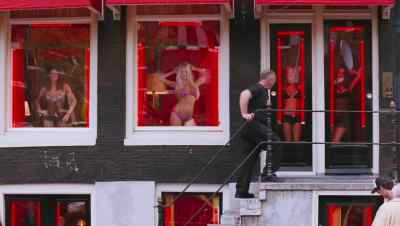 What's with all these red lights? - Deuce Bigalow: European Gigolo
