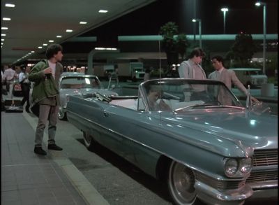 - What's wrong?
- Cover the back. - Miami Vice