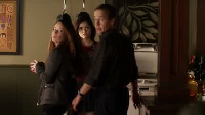 What's wrong? - Pretty Little Liars