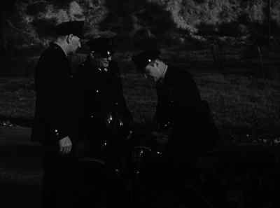 - What's wrong?
- We've received radio orders... - Escape in the Fog