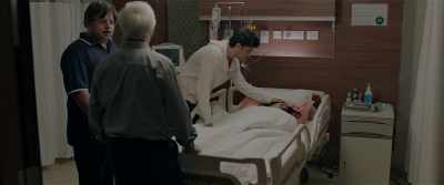 -What's wrong with her?
-We'll have to take her to Vimhans. - The Sky Is Pink