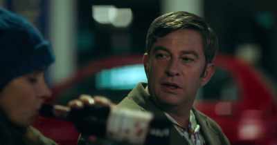 - What's wrong with it?
- Well... it's... - Ramon