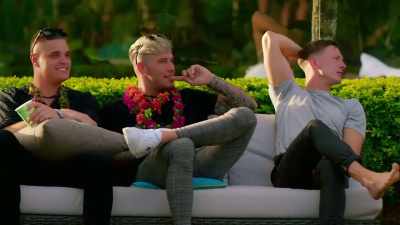 - When Coco walked out in that
bikini, I lost my head, eh. - FBOY Island NZ