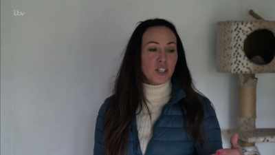 When she comes back in, - Britain's Tiger Kings - On the Trail with Ross Kemp