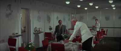 - When do we eat?
- A light supper will be served at 10:00, sir. - The Hindenburg