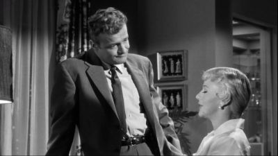 When does a woman need a reason for changing her mind - Tight Spot