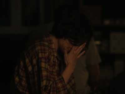 When she got to Germany,
she was fired from jobs, - Un amor