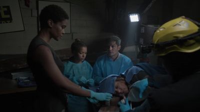 When I cut, brace this. - The Good Doctor