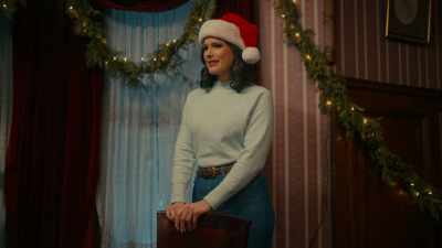 When I lived here
in high school, - Christmas at the Holly Hotel