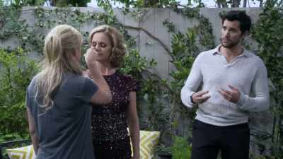♪ When I look into your eyes ♪ - Fuller House