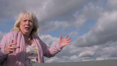 -- When I see those clouds,
I hear duh-da-da-duh-da-da. - Extraordinary Escapes with Sandi Toksvig