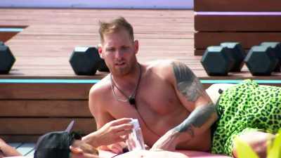 WHEN I WANT SOMETHING, I GO QUIT
IT. - Love Island