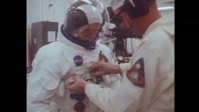 When it was time to send
the first astronauts to the Moon, - American Moon
