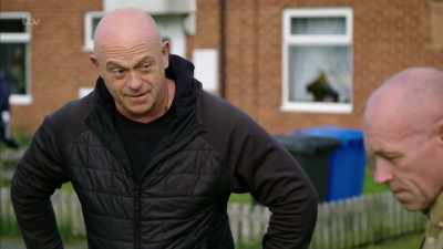 When you say it could do some
"serious damage", - Britain's Tiger Kings - On the Trail with Ross Kemp
