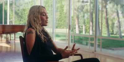 When we started writing
the song "Wonder Woman," - Miley Cyrus - Endless Summer Vacation (Backyard Sessions)