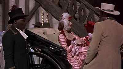 When the car is full,
the servants go to the back. - Duel on the Mississippi