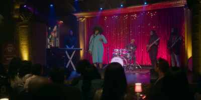 ♪ When the feeling
comes over me ♪ - Harlem