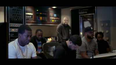 ♪ When the night is
cold and lonely ♪ - Free Meek