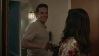 ♪ When the one you love
wants to hold your hand ♪ - The Rookie: Feds