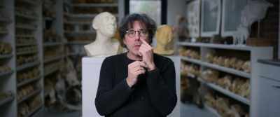 When the skull is complete,
then we apply the tissue thickness, - Secrets of the Neanderthals