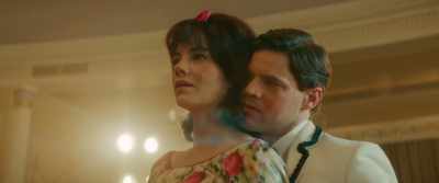 ♪ When two strangers
who had been ♪ - Spinning Gold