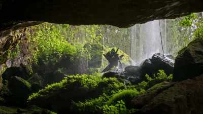 - When you walk into Kitum Cave, - The UnBelievable with Dan Aykroyd