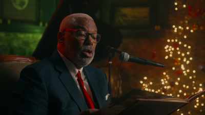 When what to my wandering
eyes should appear, - Christmas at the Holly Hotel