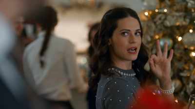 ♪ When you're around
it's Christmas ♪ - Holiday Crashers