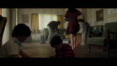 -When's the car coming?
-He said four o'clock. - Satan's Slaves