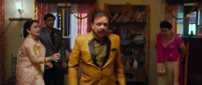Where is Aarti?
I'm asking you something. - Shaadi Mein Zaroor Aana