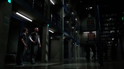 WHERE ARE ALL THE GUARDS?
WHAT THE HELL IS HAPPENING? - Arrow