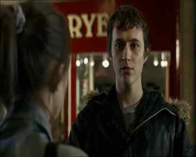 - Where are you going?
- Back to the flat. - Wire in the Blood