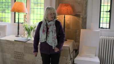 -- Where are you going?
--Go and knock on the door. - Extraordinary Escapes with Sandi Toksvig