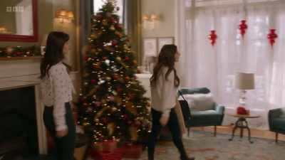 Where are you going? I need to talk
to Martha face-to-face. - Christmas à la Carte