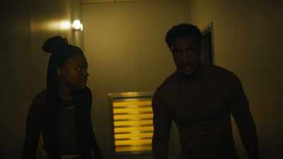 Where are we going?
I thought you said that Dr. Bell closed all the exits. - Naomi